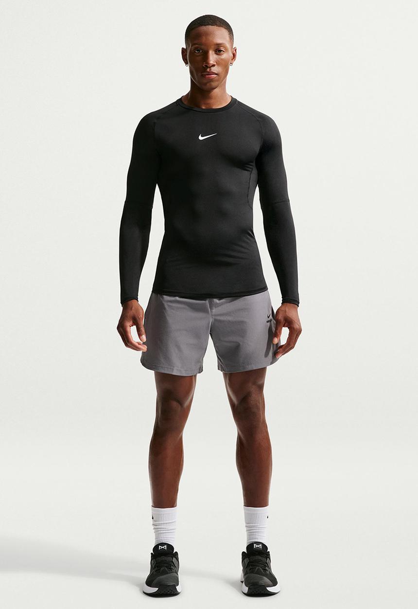 Nike - Nike Pro Dri-FIT tight long sleeve fitness top - black/white
