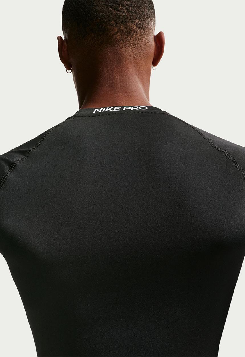 Nike - Nike Pro Dri-FIT tight long sleeve fitness top - black/white