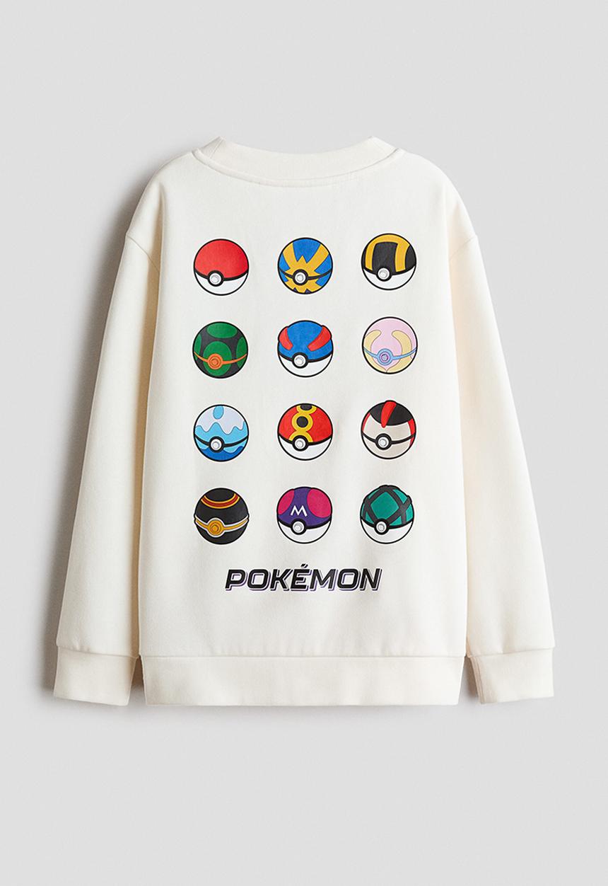 H&M - Printed sweatshirt - cream/pokemon
