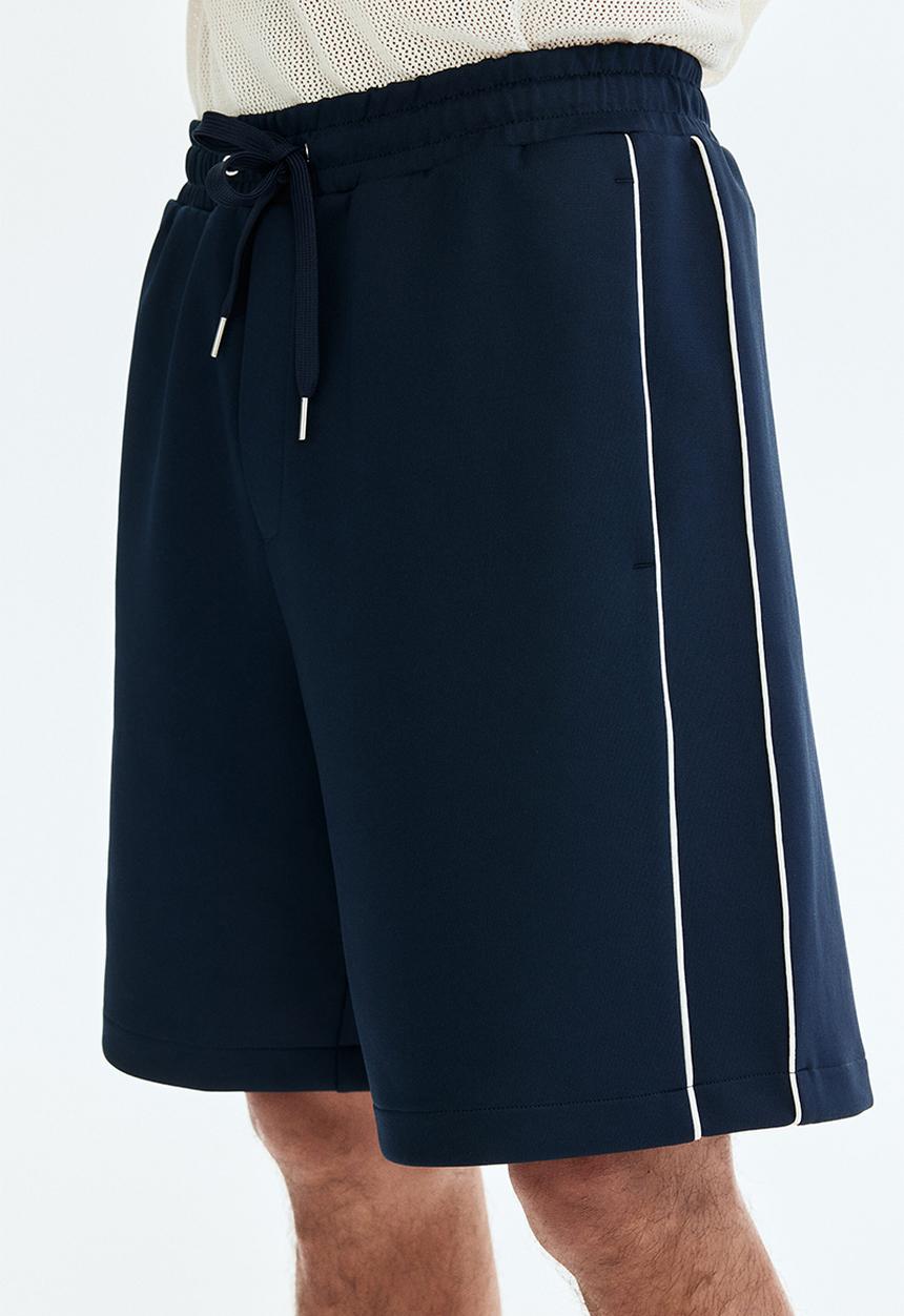 H&M - Relaxed fit shorts - dark blue/white