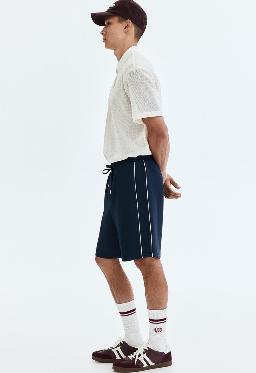 H&M - Relaxed fit shorts - dark blue/white