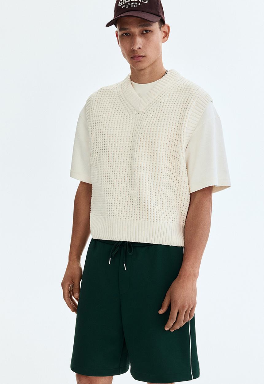 H&M - Relaxed fit shorts - green/white
