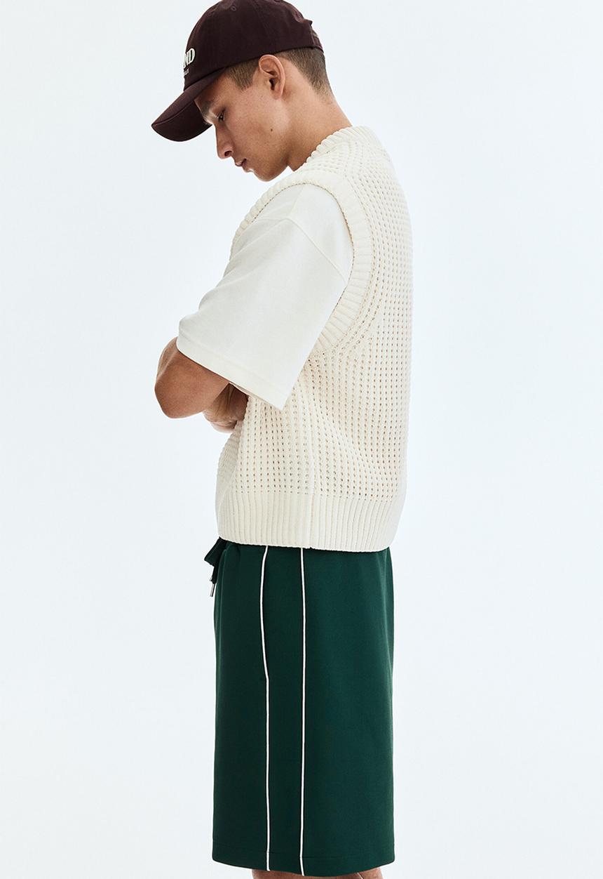 H&M - Relaxed fit shorts - green/white