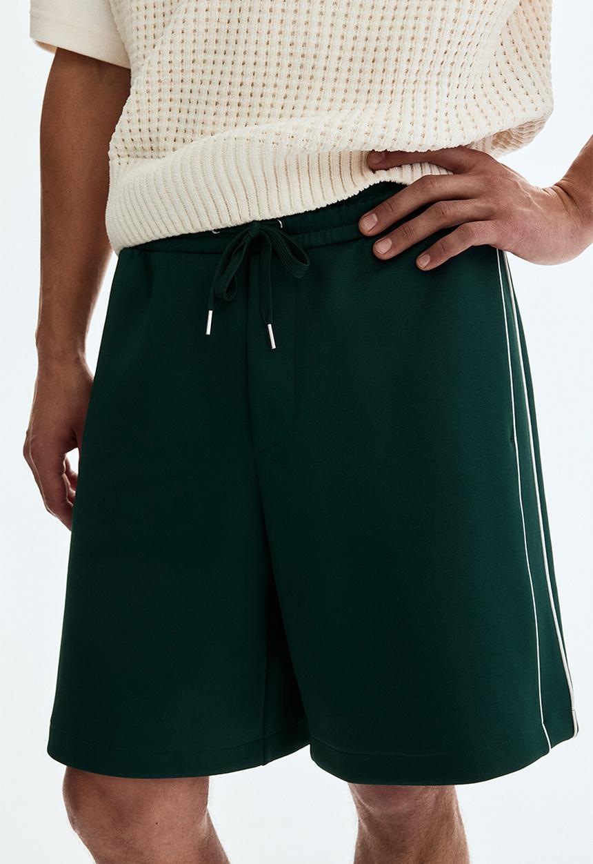 H&M - Relaxed fit shorts - green/white