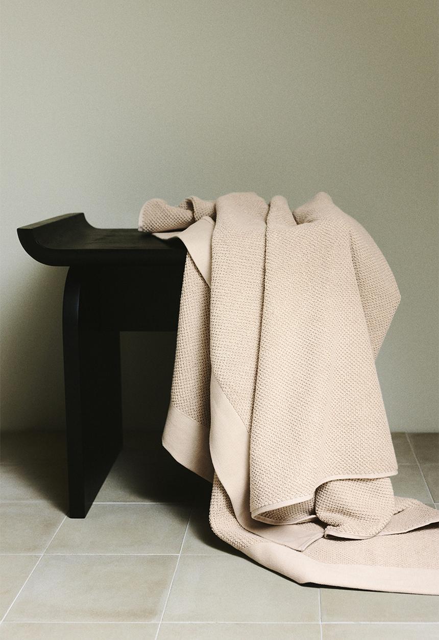 H&M - Cotton terry bath towel - light beige