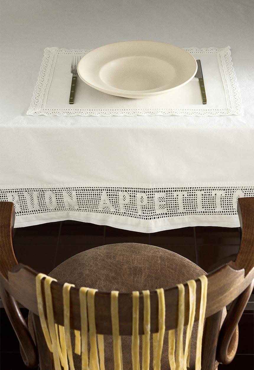 H&M - Lace-trimmed cotton tablecloth - white/buon appetito