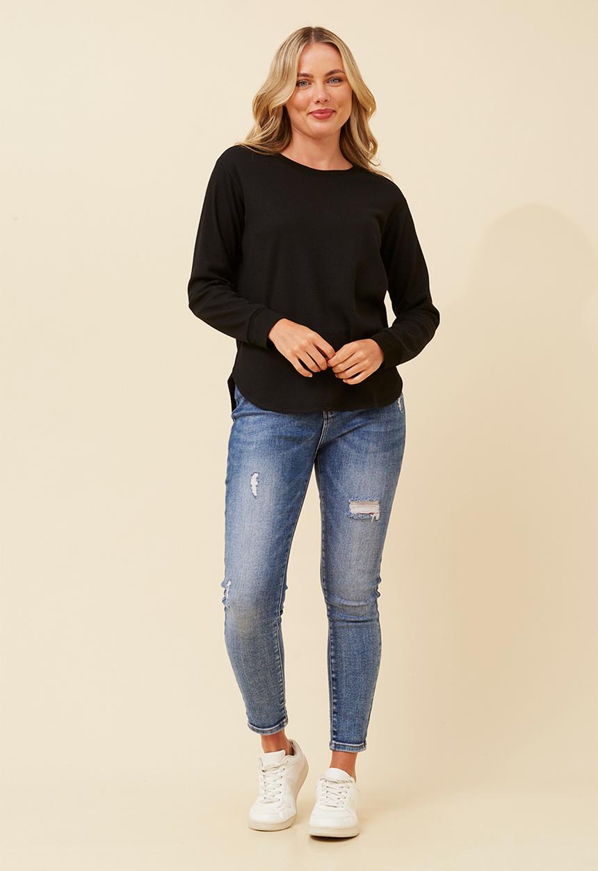 Stella Morgan - Long Sleeve Scoop Hem Waffle Knit Top - Black