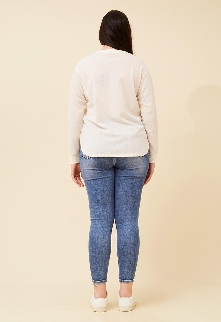 Stella Morgan - Long Sleeve Scoop Hem Waffle Knit Top - Ivory