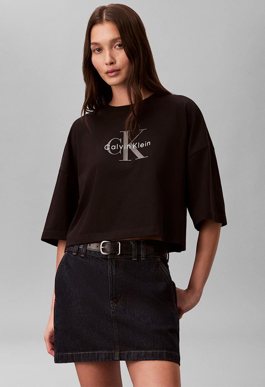 Calvin Klein - Short sleeve boxy crop monologo tee - black