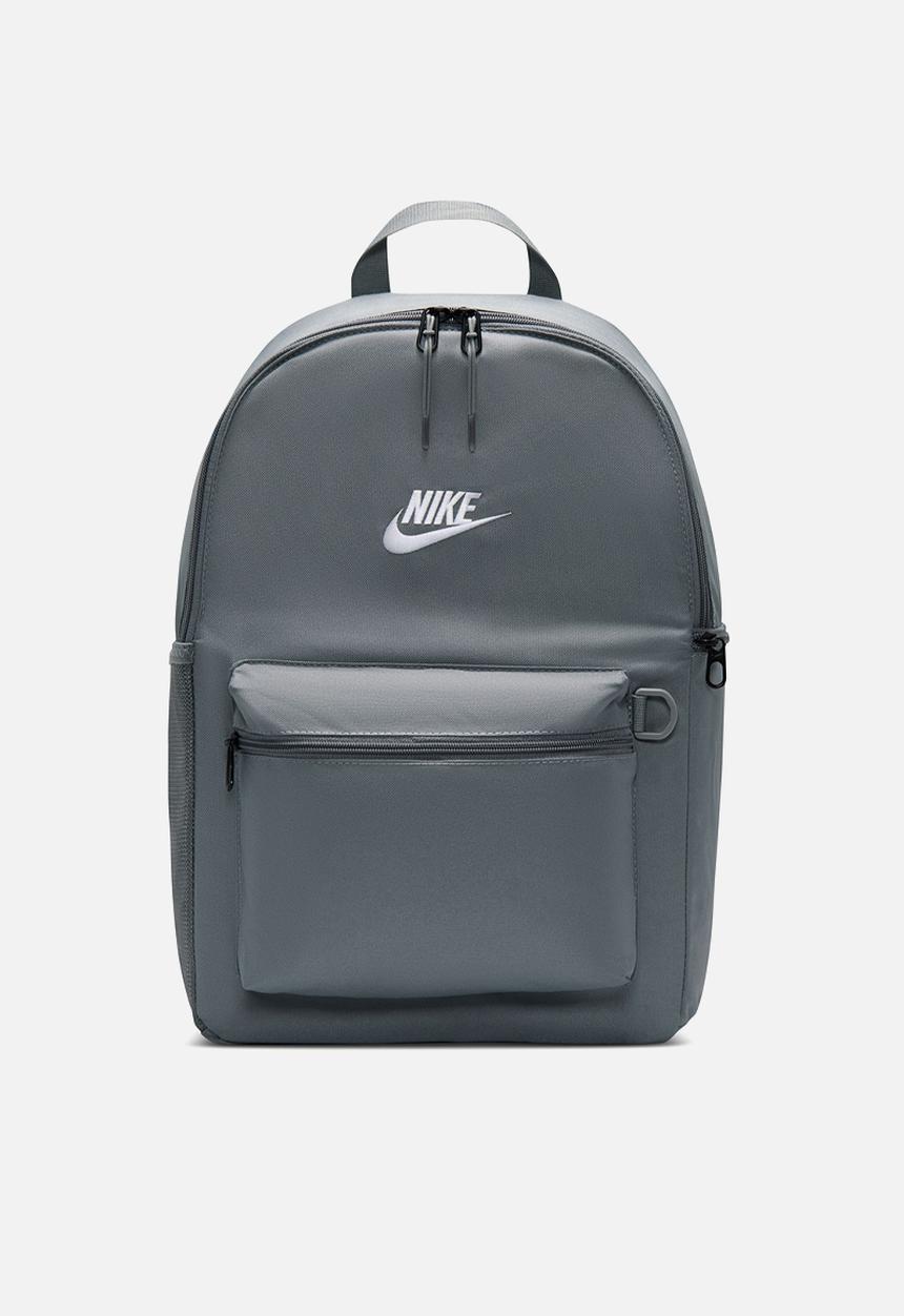 Nike - Nike Heritage 2.0Backpack (23L) - Smoke Grey/Smoke Grey/White