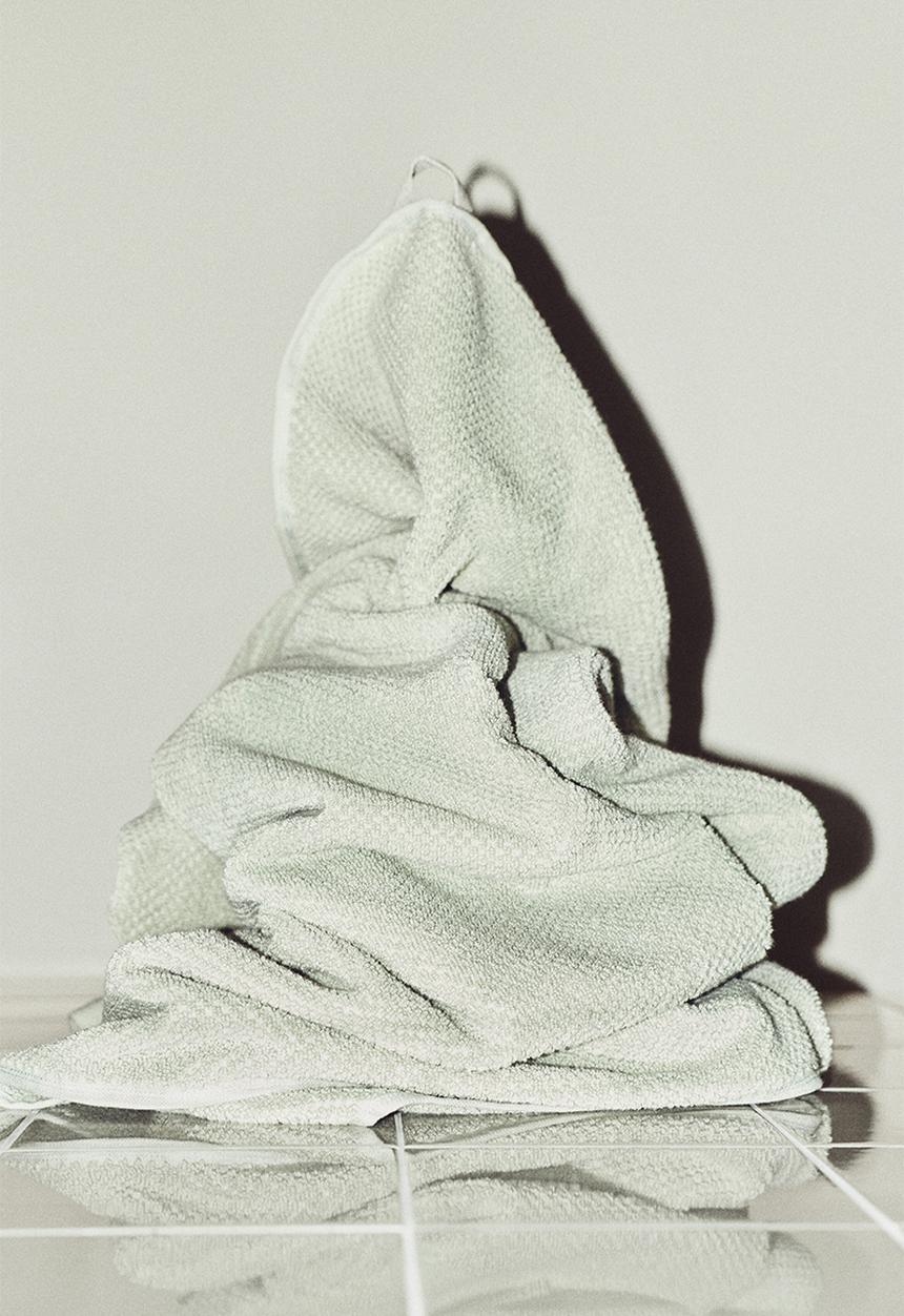 H&M - Cotton terry bath sheet - sage green