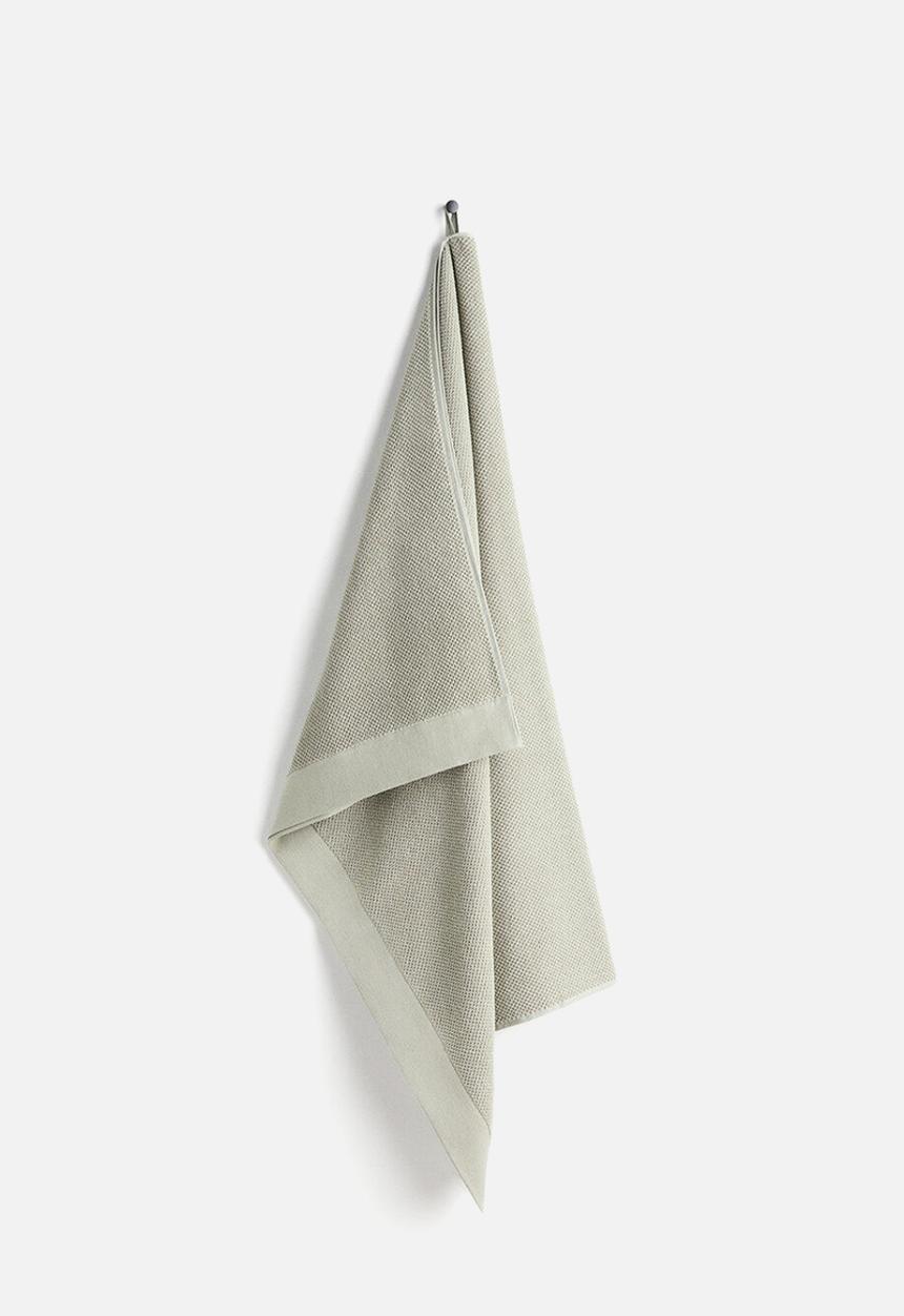 H&M - Cotton terry bath sheet - sage green