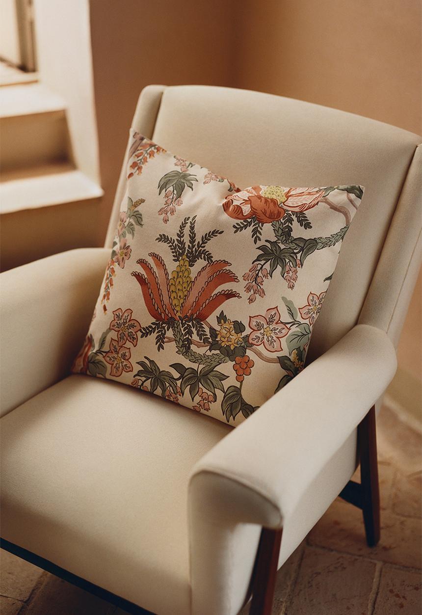 H&M - Patterned cushion cover - light beige/floral