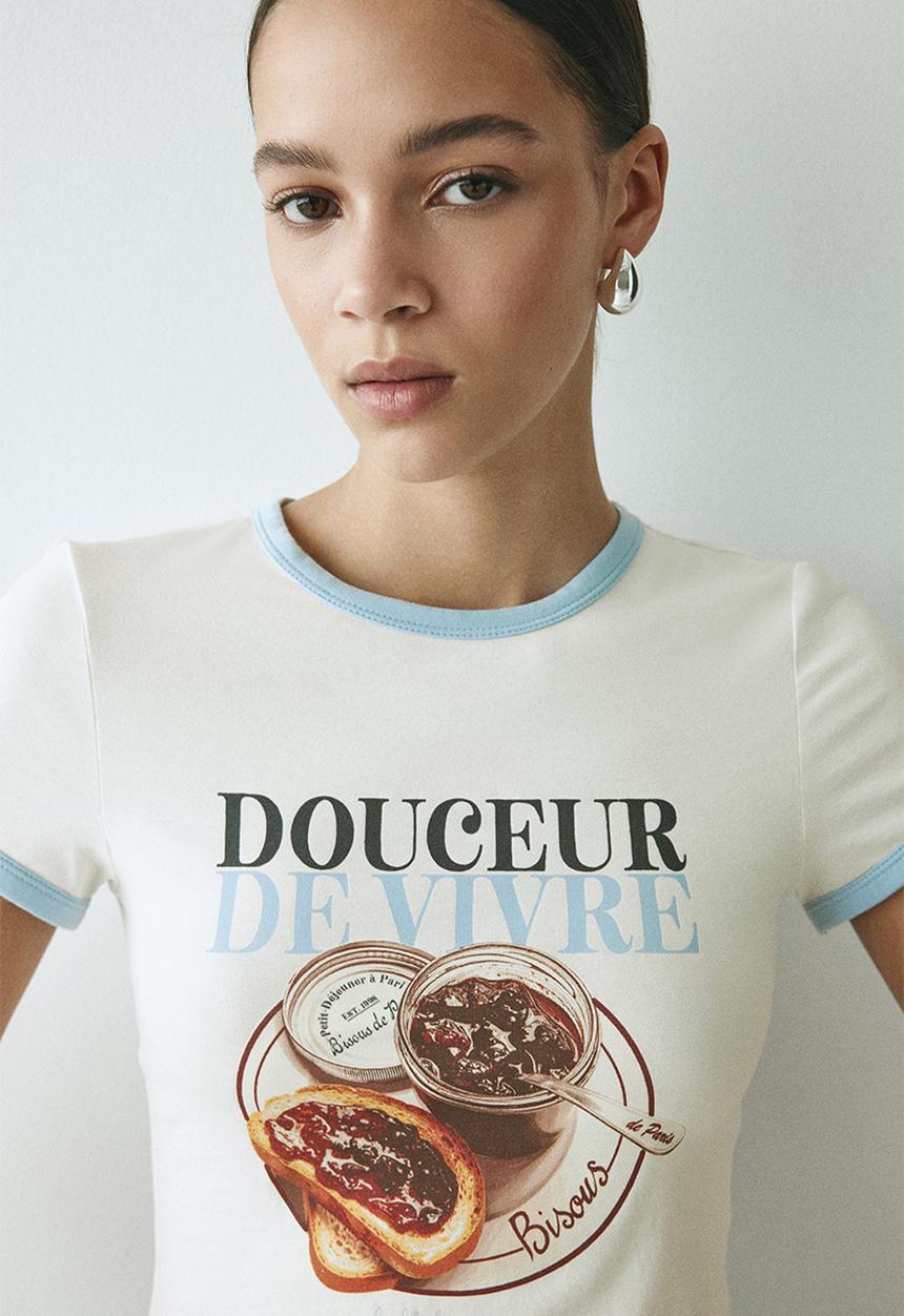 H&M - Fitted cotton t-shirt - light beige/douceur de vivre