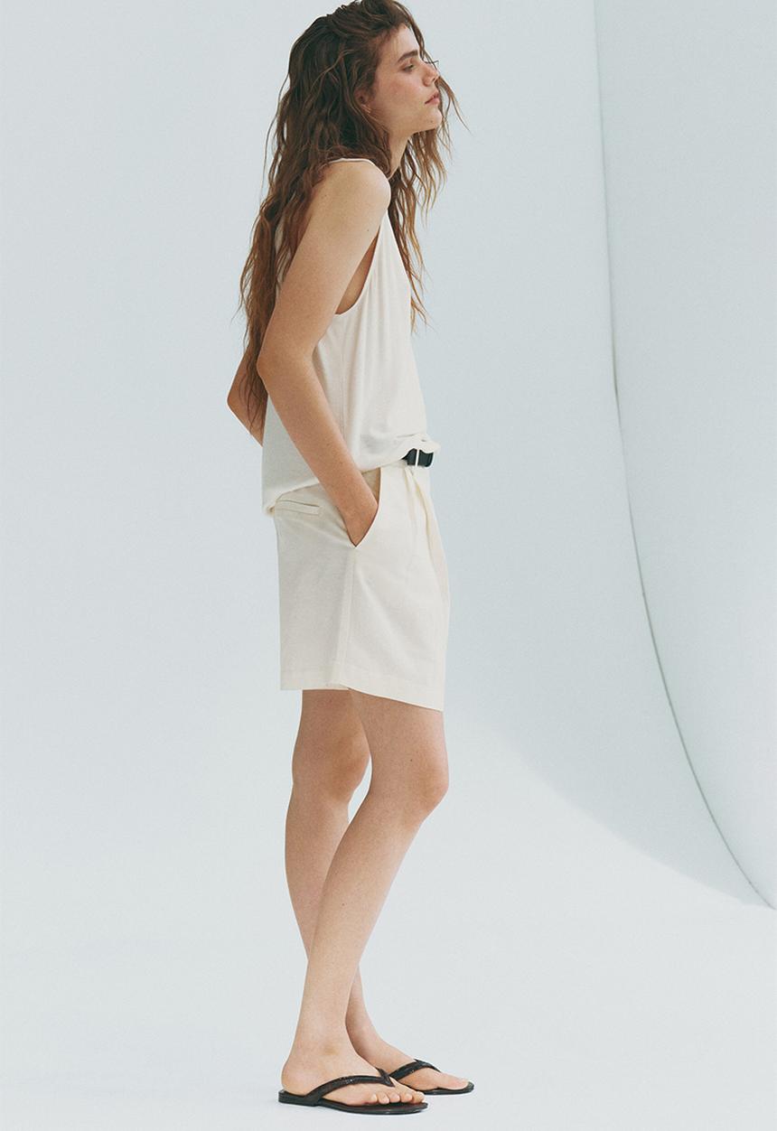 H&M - Tailored linen-blend shorts - ivory