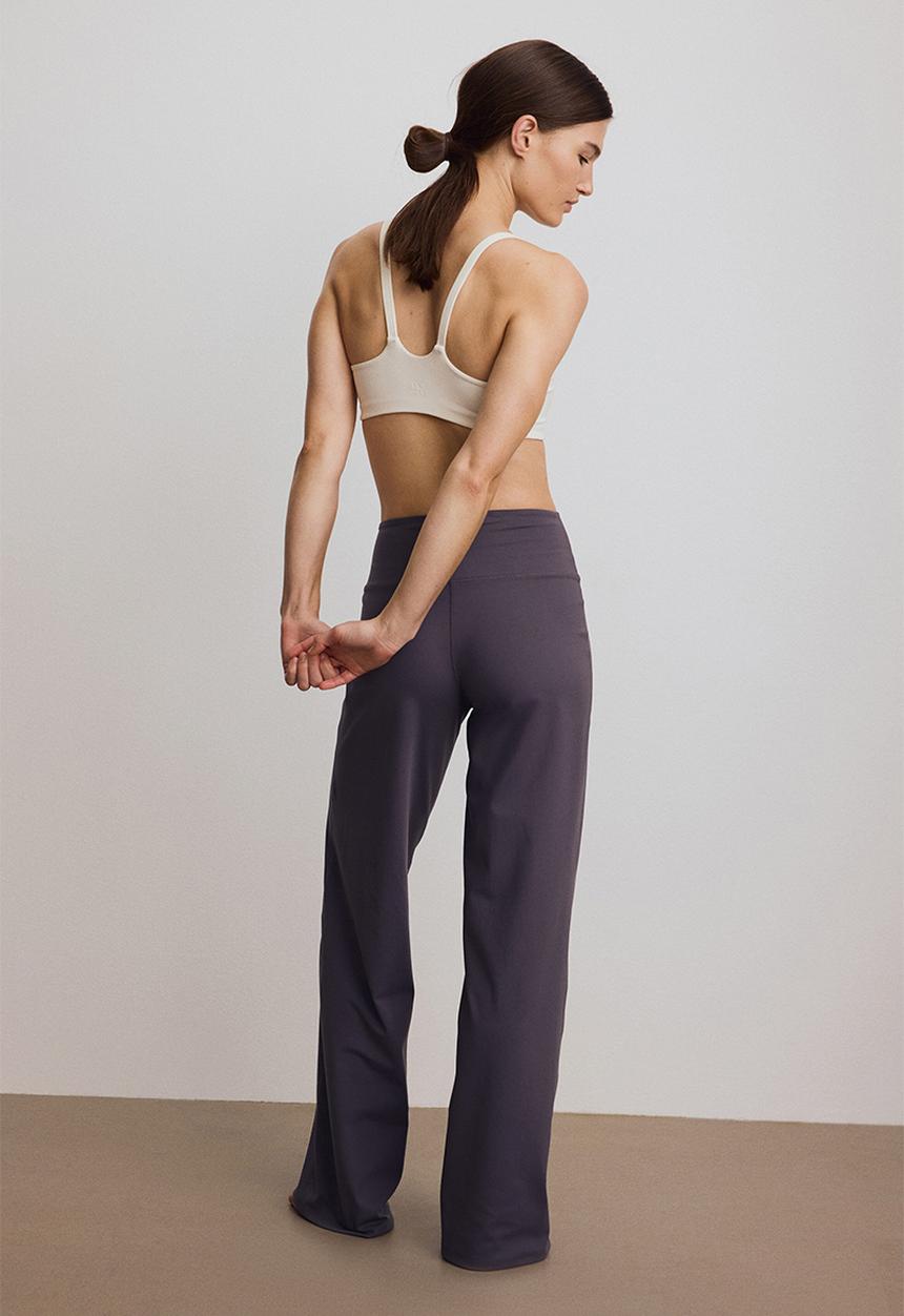 H&M - Wide sports leggings with softmove - dark clay grey