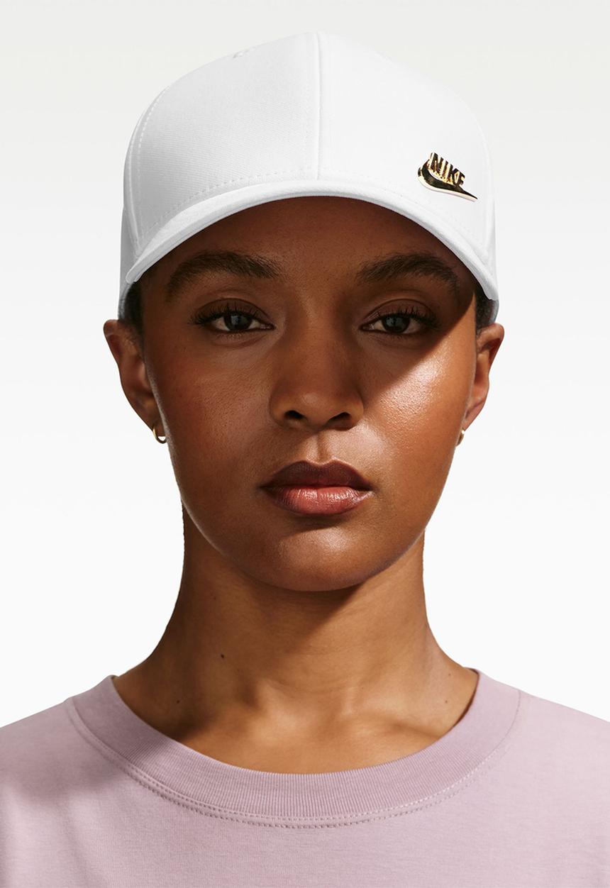 Nike - Nike Dri-Fit Clubstructured Metal Logo Cap - White/Metallic Gold