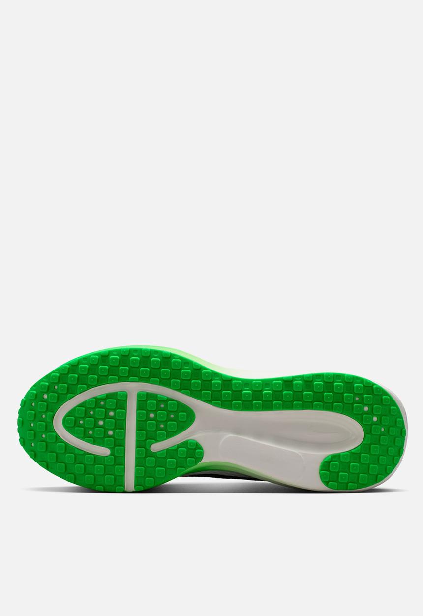 Nike - Nike Revolution 8