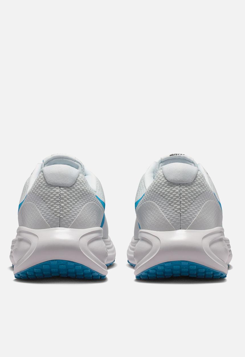 Nike - Nike Revolution 8