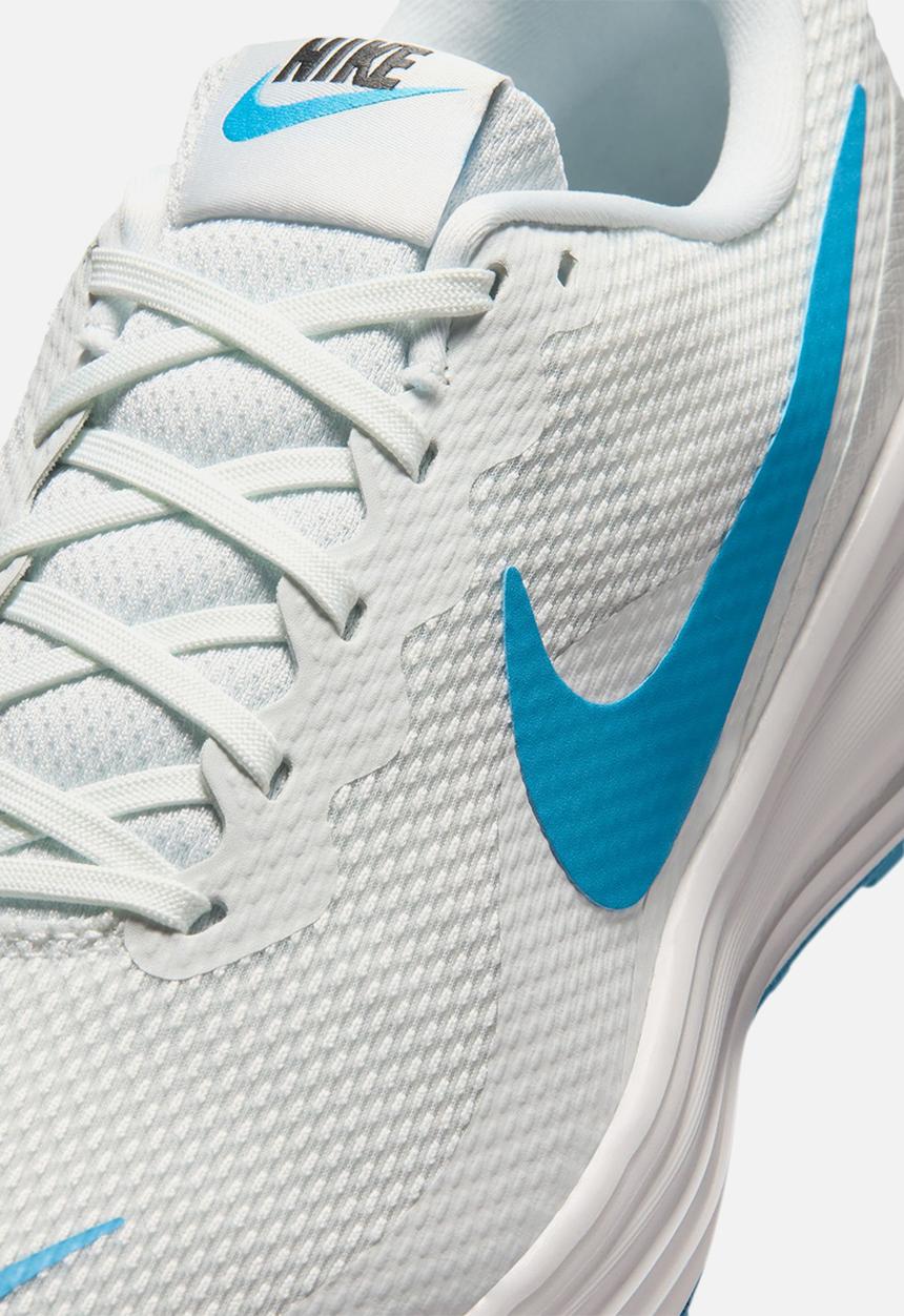 Nike - Nike Revolution 8