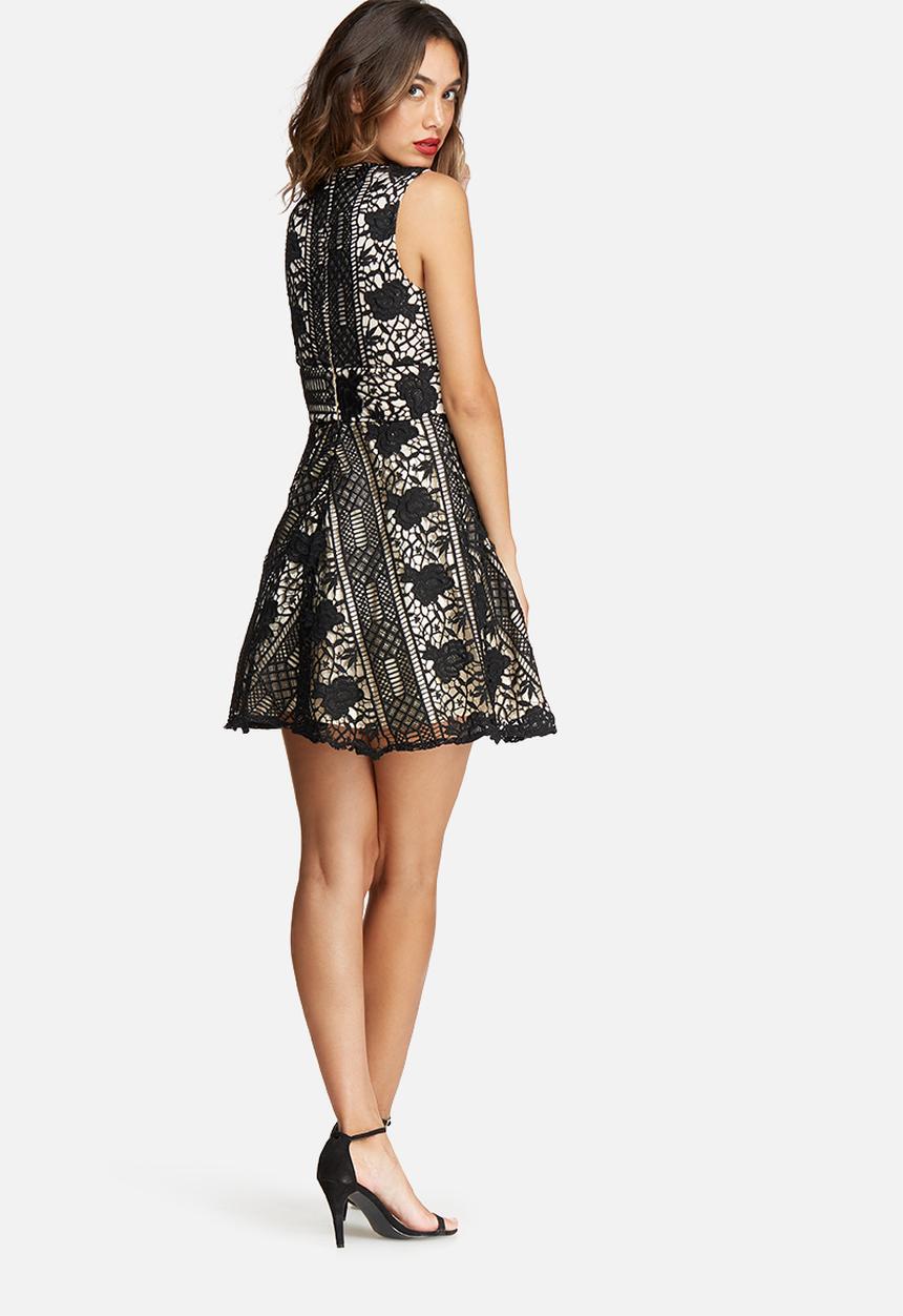 Missguided - Lace plunge skater dress
