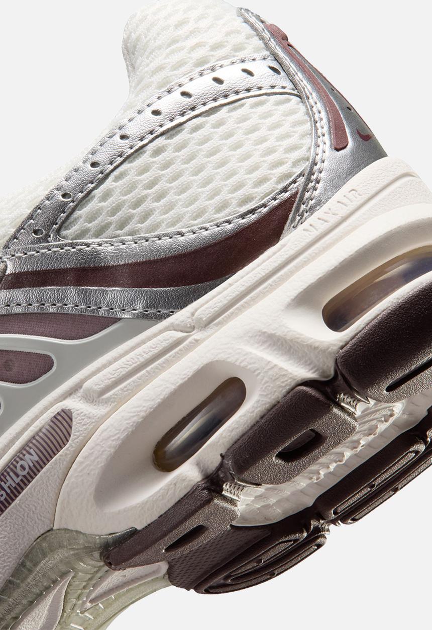 Nike - W NIKE AIR MAX MOTO 2K