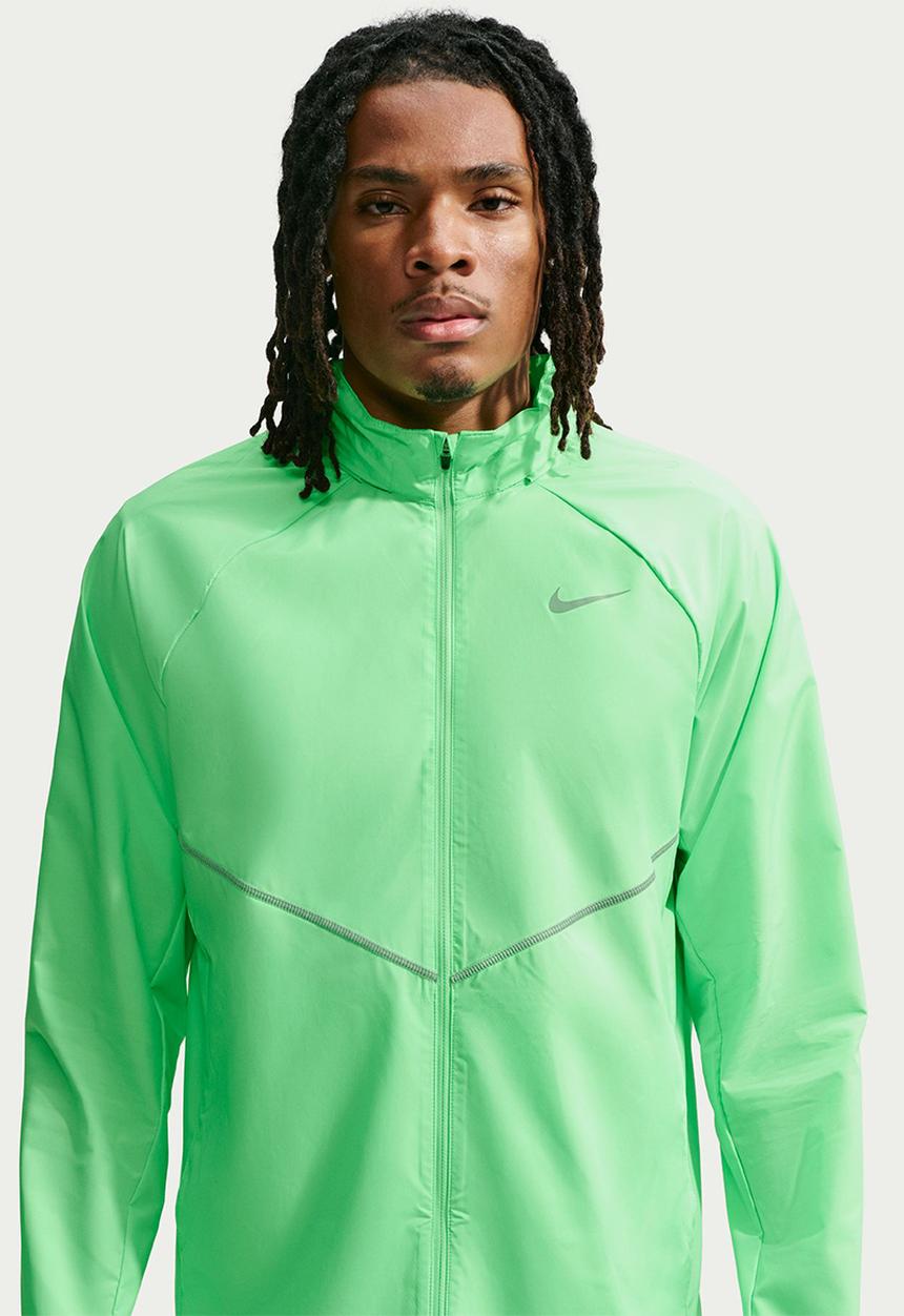 Nike - Miler Repel UV Protection Running Jkt - Illusion Green/Reflective Silv