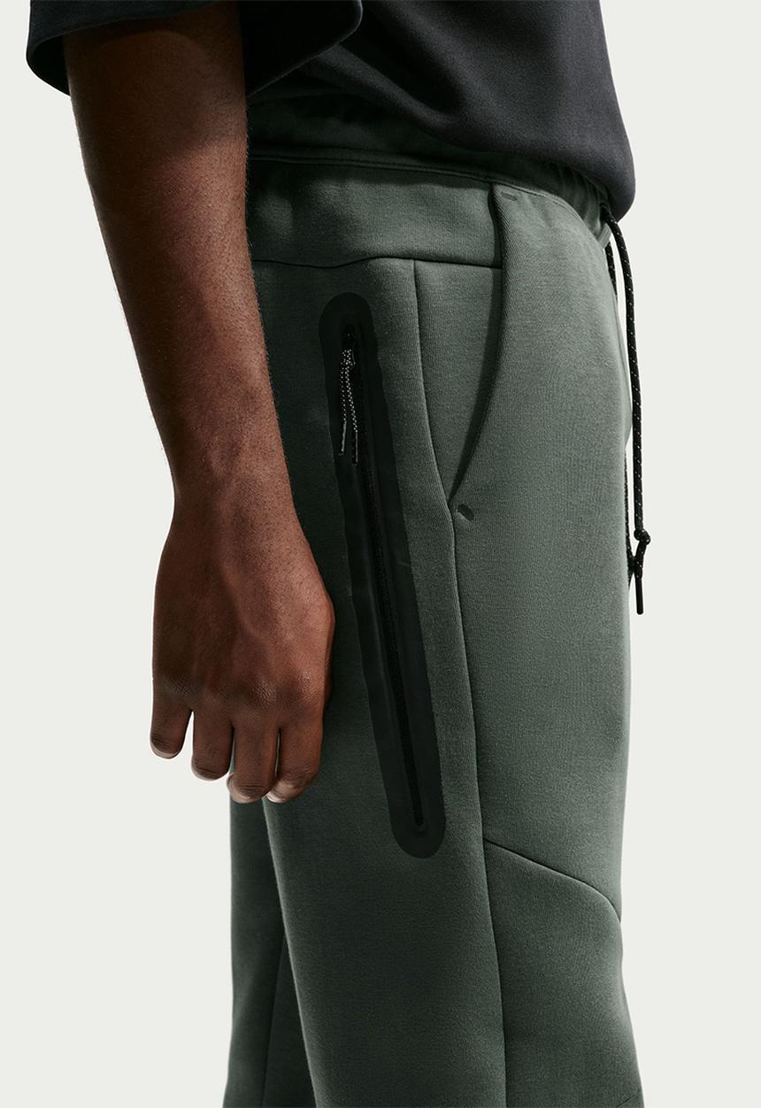 Nike - Tech Fleece Jogger - Camo Green/Black