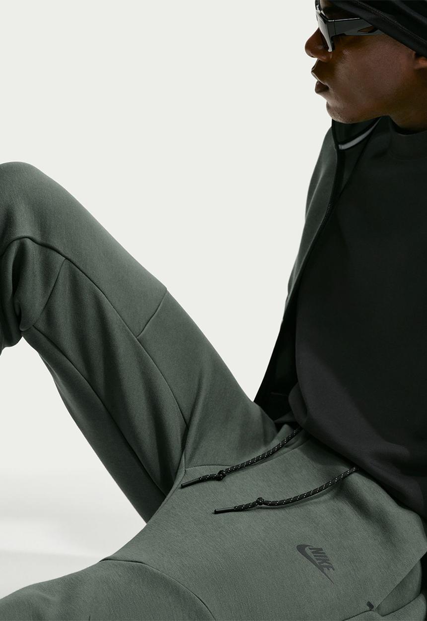 Nike - Tech Fleece Jogger - Camo Green/Black