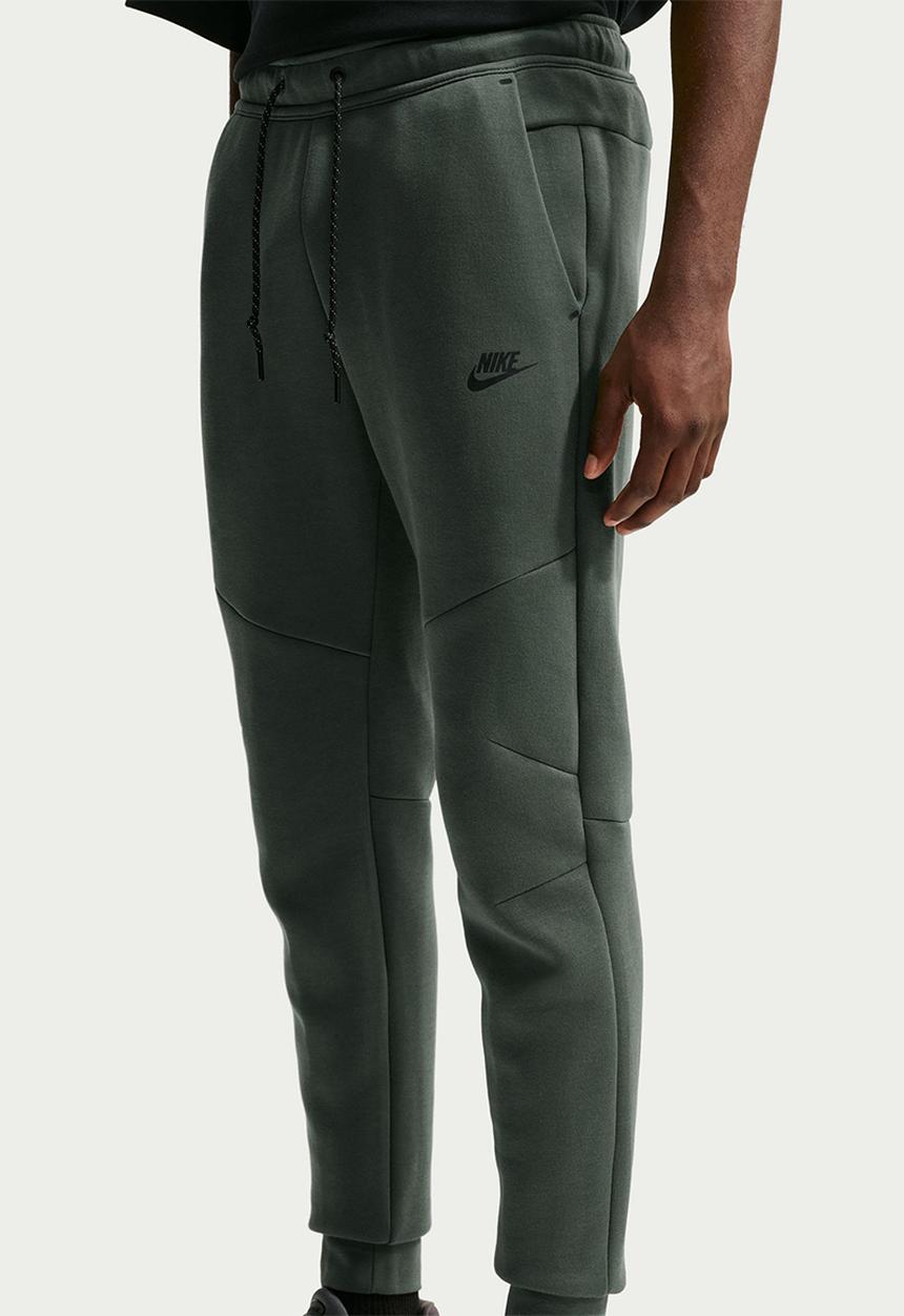 Nike - Tech Fleece Jogger - Camo Green/Black