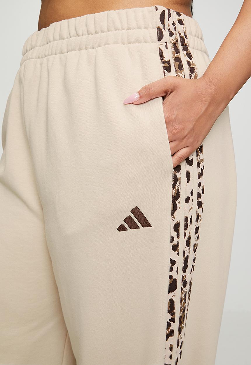 adidas Performance - Plus w aop 3s ft pt pants - crystal linen/multicolor/crystal linen