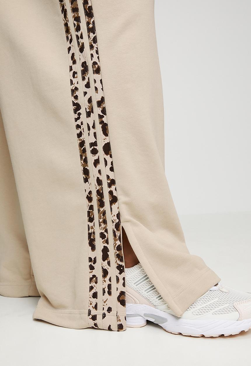 adidas Performance - Plus w aop 3s ft pt pants - crystal linen/multicolor/crystal linen