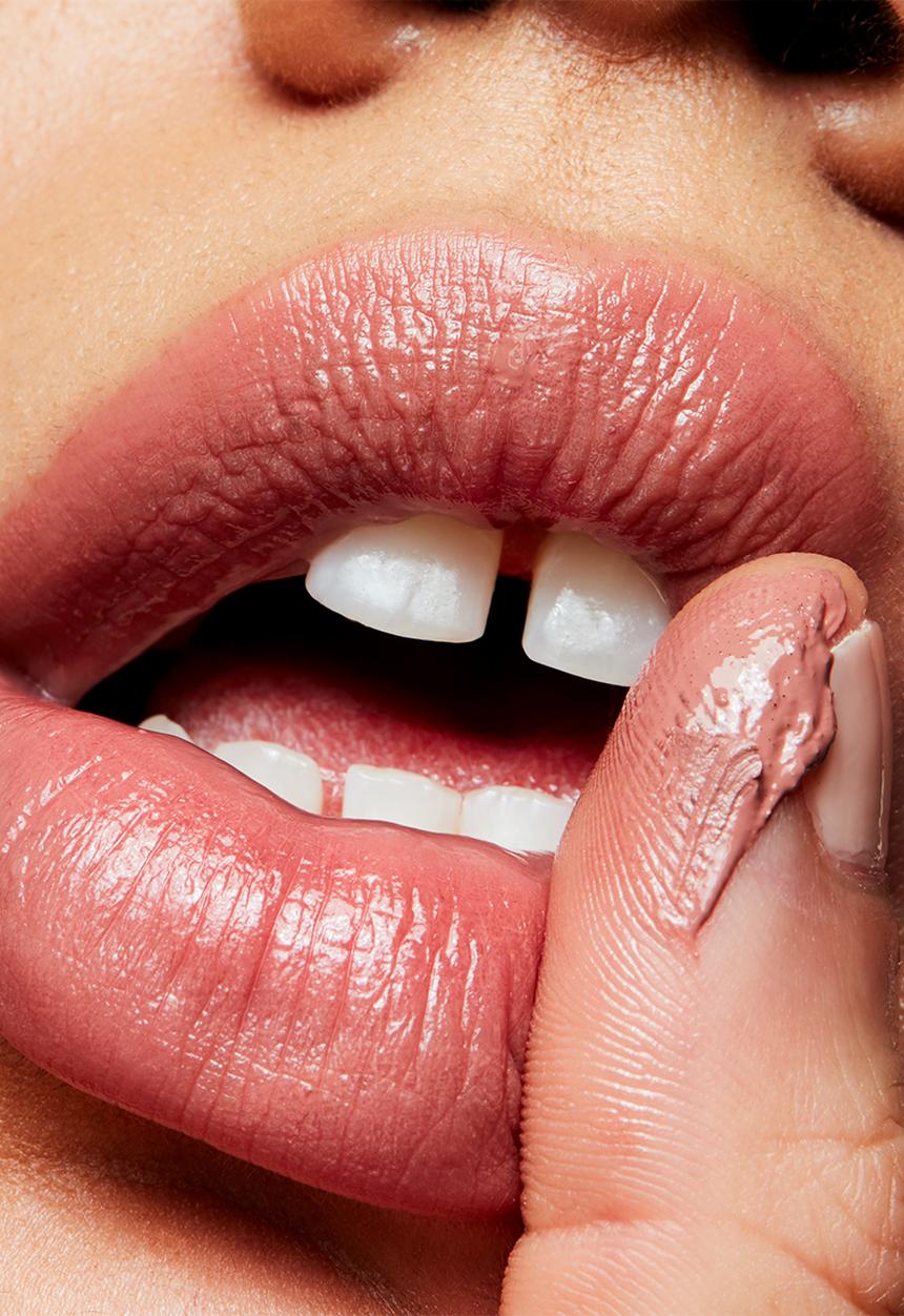 MAC - Lustreglass Sheer-Shine Lipstick - Hug Me