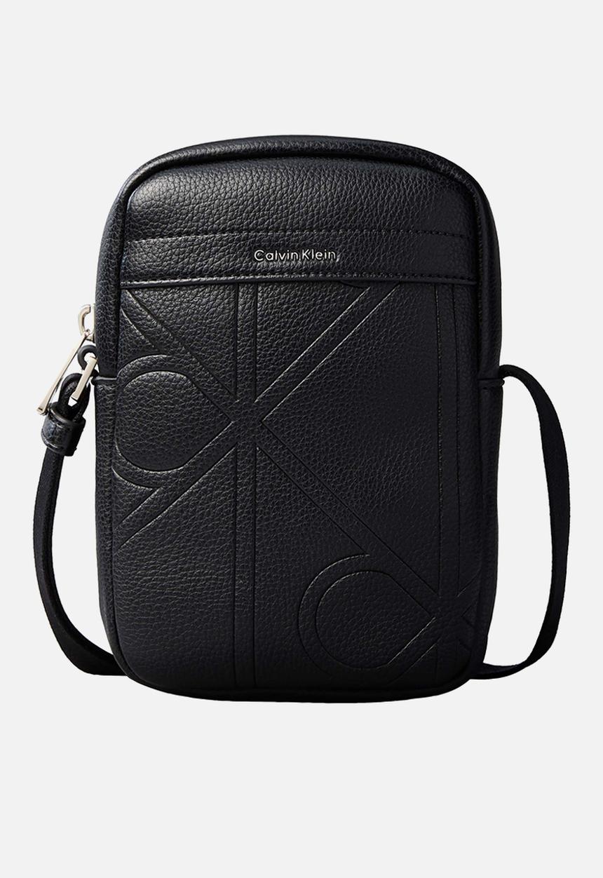 Calvin Klein - Emblem Aop Emboss Slim Reporter - Black