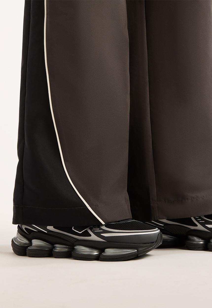 New Balance  - New Balance Trackside Pant - Black Cement