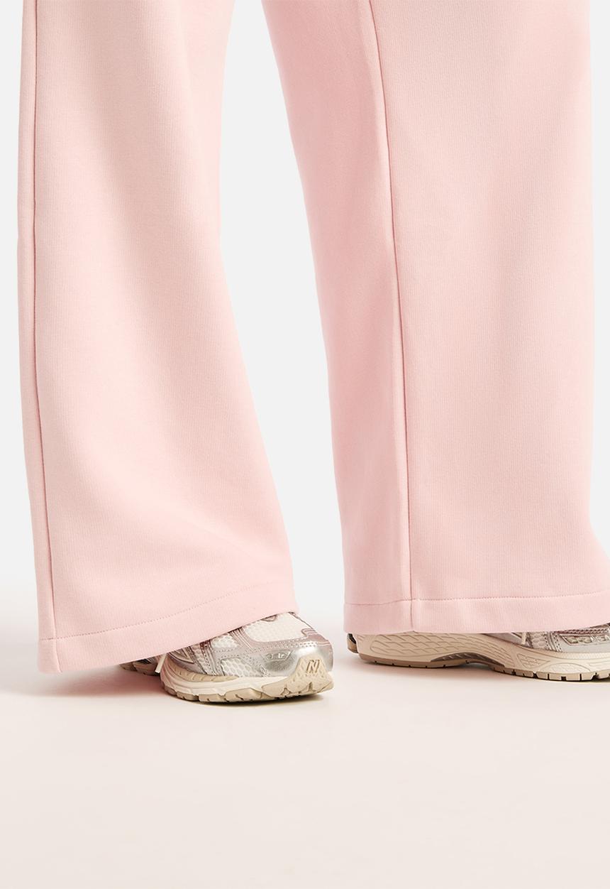 New Balance  - New Balance Trackside Brushed Fleece Pant - Pink Chalk