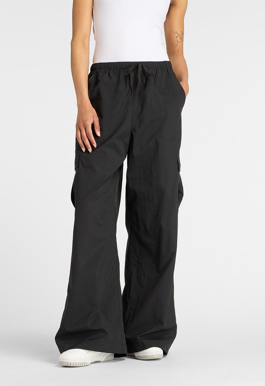 New Balance  - NB Athletics Cargo Pant - Black