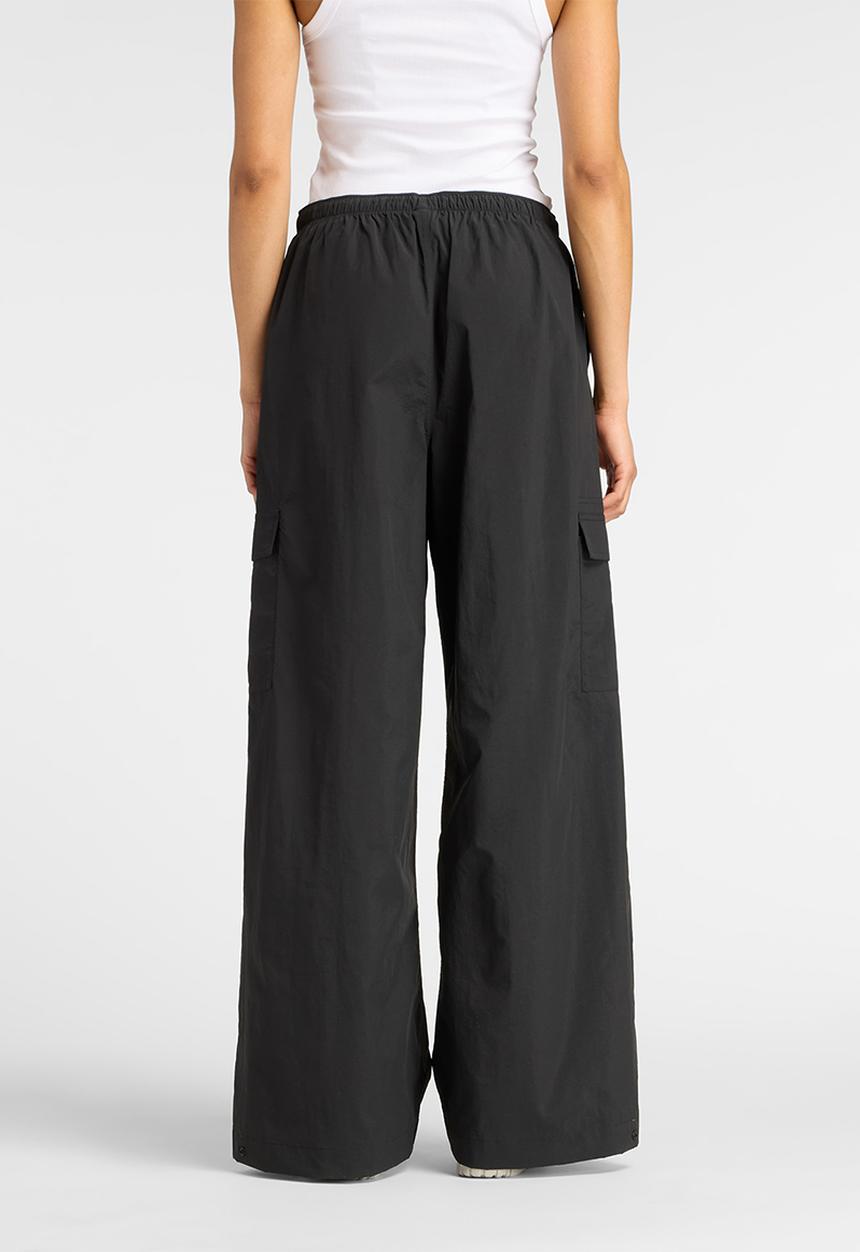 New Balance  - NB Athletics Cargo Pant - Black