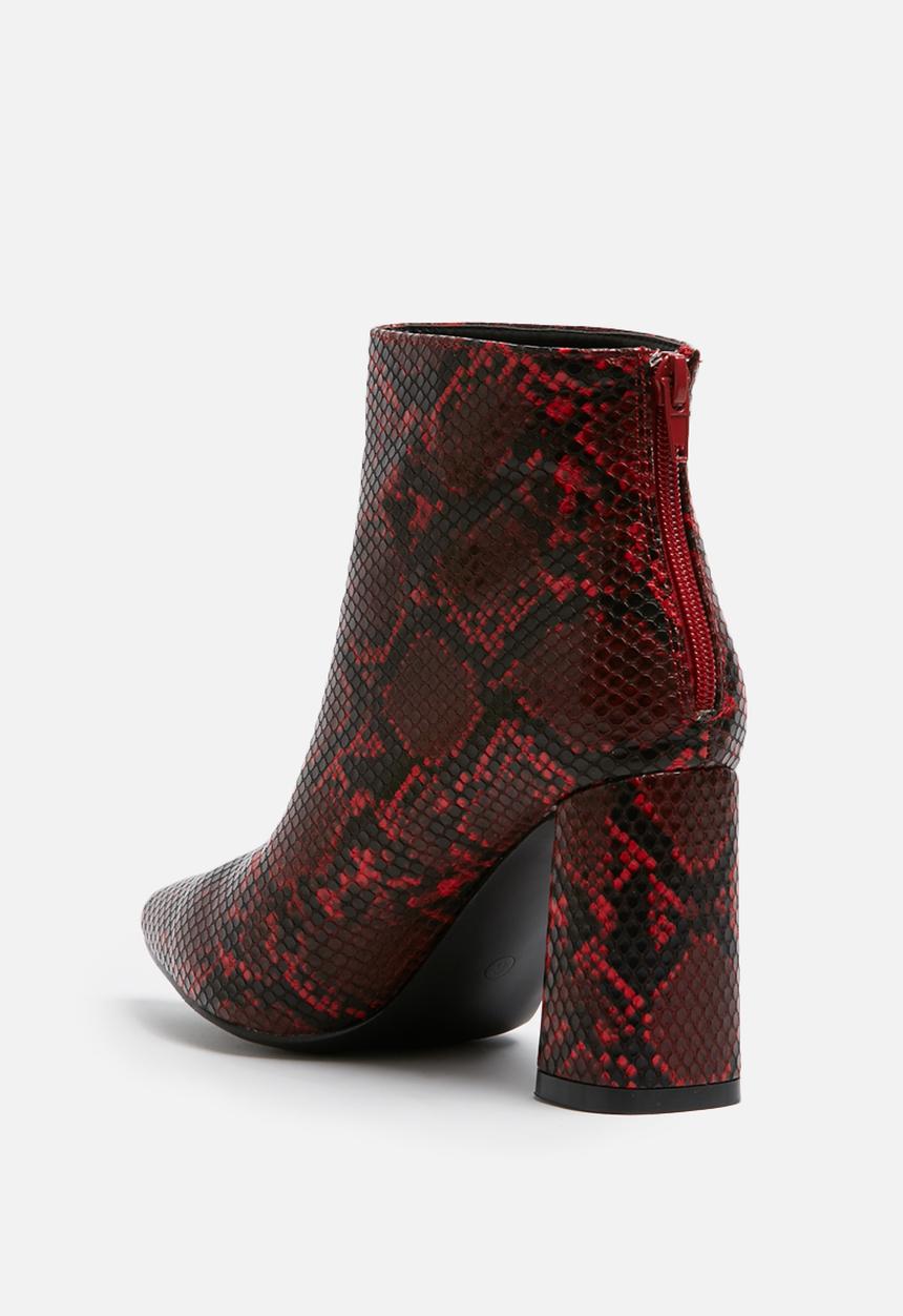 dailyfriday - Snake boot