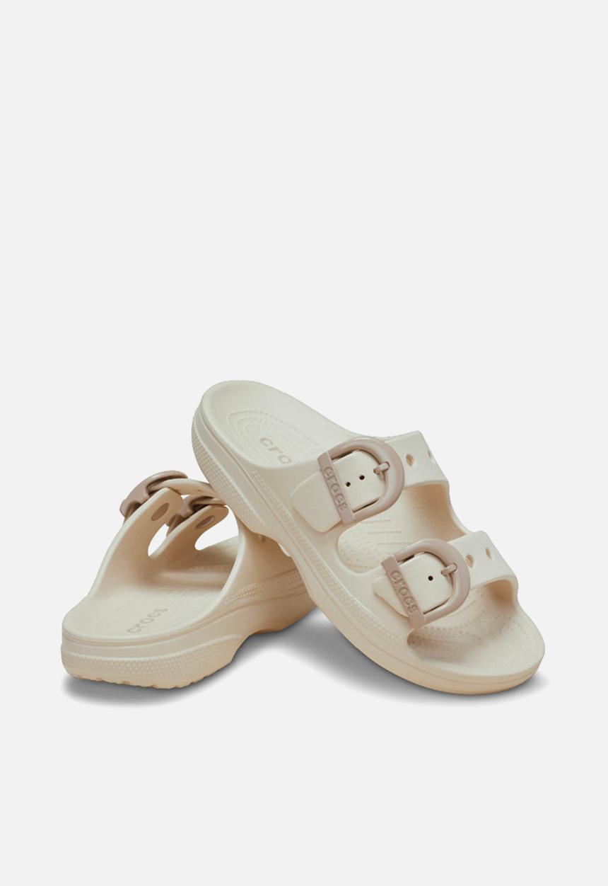 Crocs - Saturday Enamel Buckle SandalW Sandal - Frappe