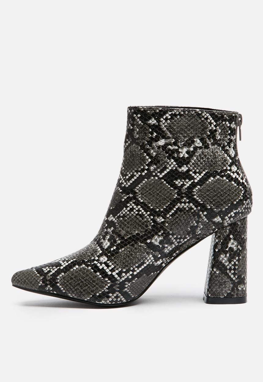dailyfriday - Snake boot