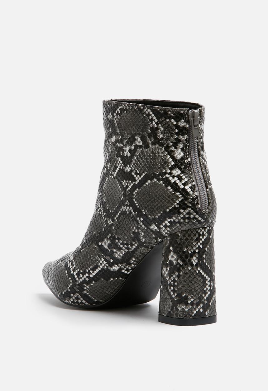 dailyfriday - Snake boot