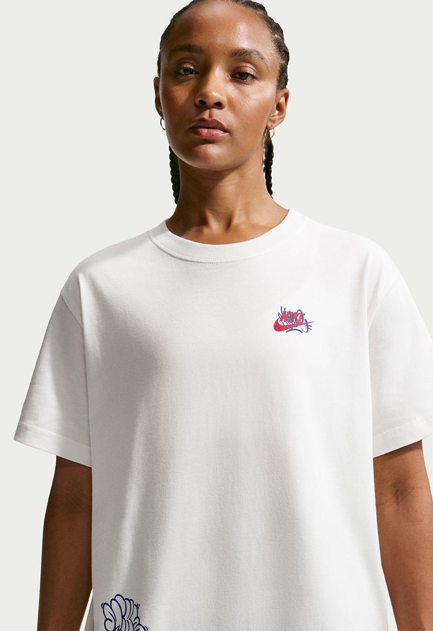 Nike - W Nsw Nk Clsc Bf Tee Grf2 - Sail