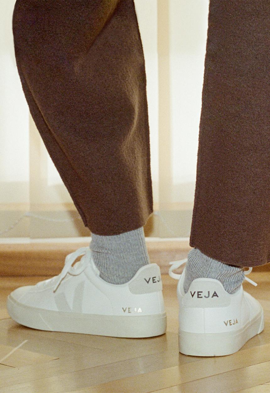 VEJA - Campo- Extra White Natural Suede