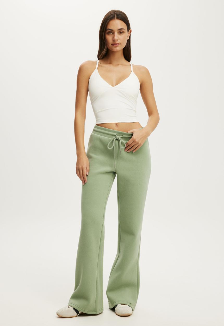 Cotton On - Plush Bootleg Sweatpant - Matcha