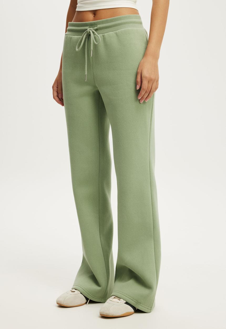Cotton On - Plush Bootleg Sweatpant - Matcha