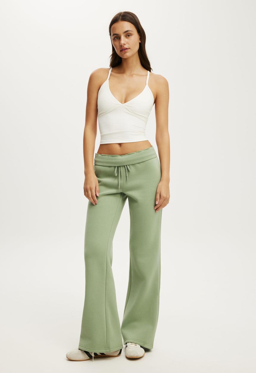 Cotton On - Plush Bootleg Sweatpant - Matcha