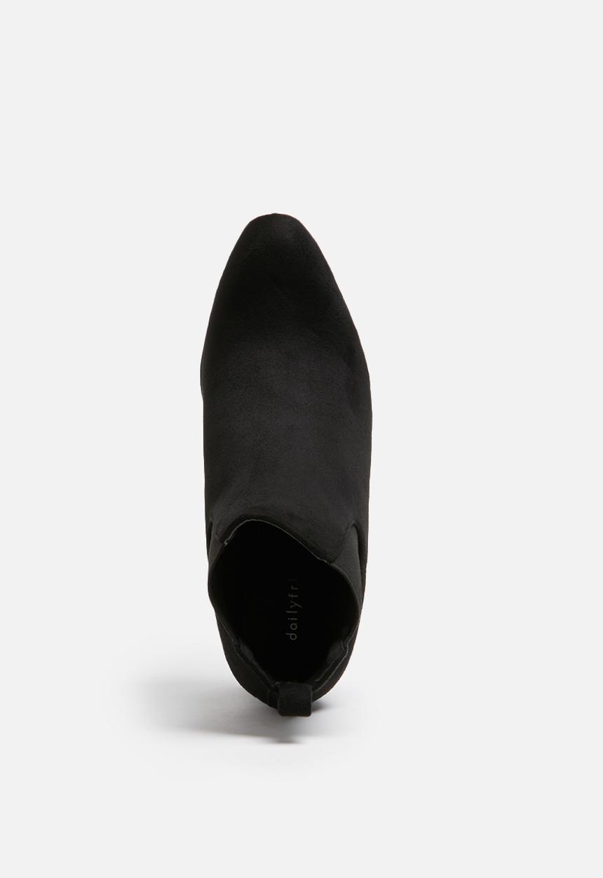 dailyfriday - Heeled Chelsea
