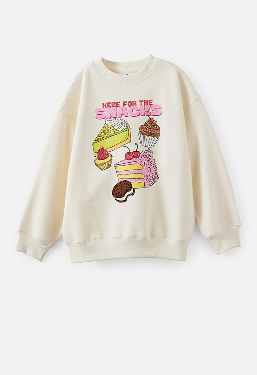 Cotton On - Sammy Oversized Crew - Dark Vanilla/Here Come The Snacks