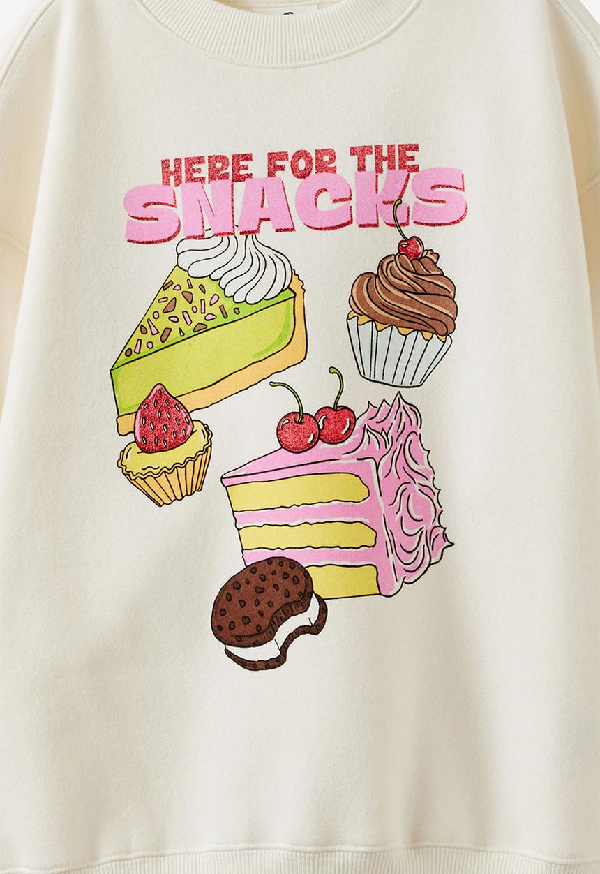 Cotton On - Sammy Oversized Crew - Dark Vanilla/Here Come The Snacks